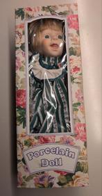 Porseleinen Pop in Doos - Nieuwstaat!, Verzamelen, Poppen, Ophalen of Verzenden, Zo goed als nieuw, Overige typen