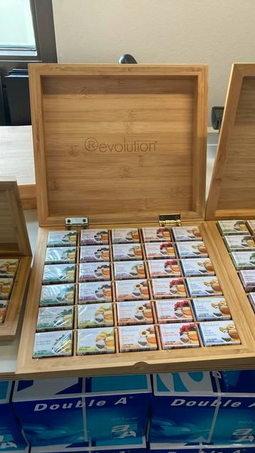 Revolution theedoos met 30 stuks thee beschikbaar voor biedingen