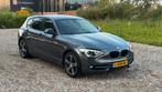 BMW 1-Serie 116i met APK SPORTLINE 100KW 5DR 2012 Antraciet, Auto's, BMW, 1-Serie, 65 €/maand, 4 cilinders, 1200 kg
