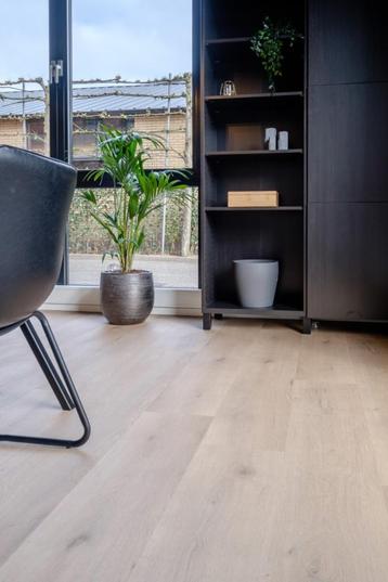 Plak PVC vloer (16 XL planken voor bijvoorbeeld trap) beschikbaar voor biedingen