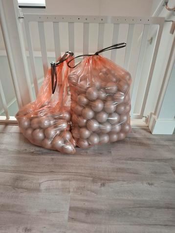 Zilvere Ballenbakballen beschikbaar voor biedingen