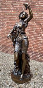 “Oogstfeest “ kolossale bronzen sculptuur van jonge vrouw!, Ophalen
