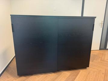 IKEA kast met schuifdeuren en slot zwart - afbeelding 1