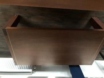 Prachtige salontafel massief notenhout beschikbaar voor biedingen