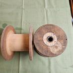 Twee houten klossen 18 cm bovenkant, Ophalen, Spinnewiel