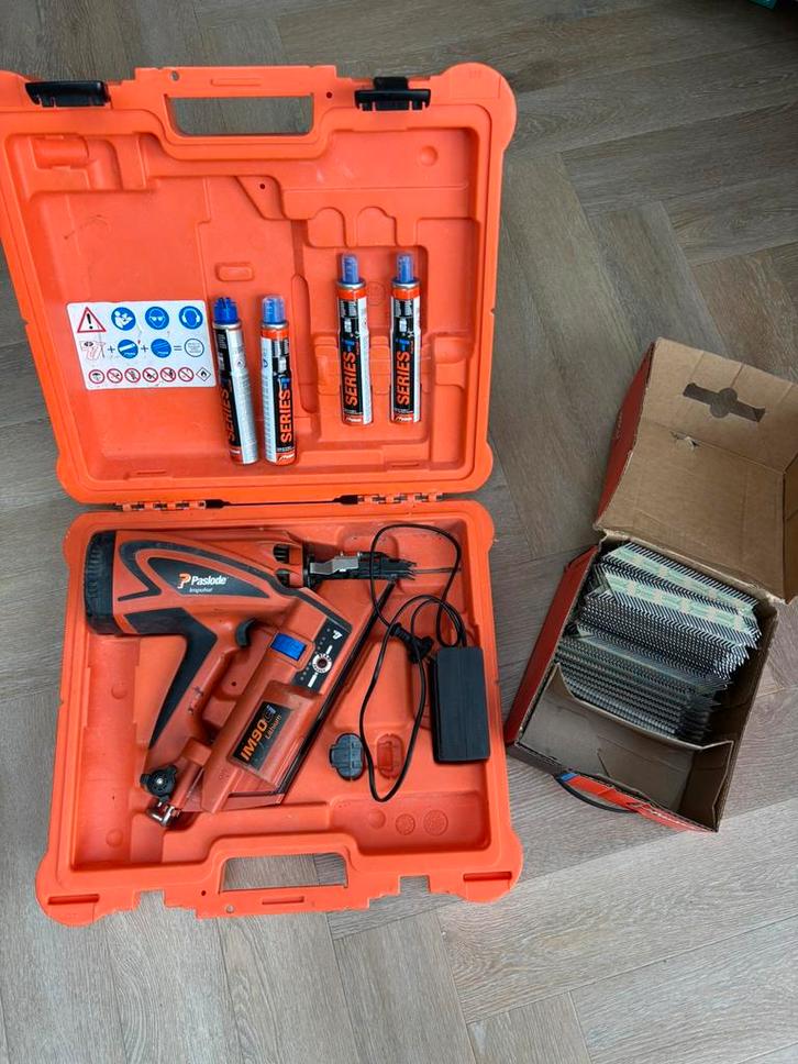 Paslode Impulse IM90Ci tacker – accu, lader, gas & nagels, Doe-het-zelf en Verbouw, Gereedschap | Handgereedschap, Zo goed als nieuw