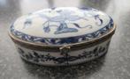 OUD OVAAL PORSELEINEN SIERADEN DOOS-GESIGNEERD  MEISSEN, Antiek en Kunst, Antiek | Porselein, Ophalen of Verzenden