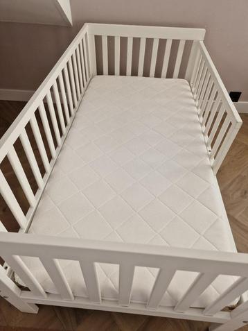 Peuterbed van Petite Amelie incl. matras en dekbed beschikbaar voor biedingen
