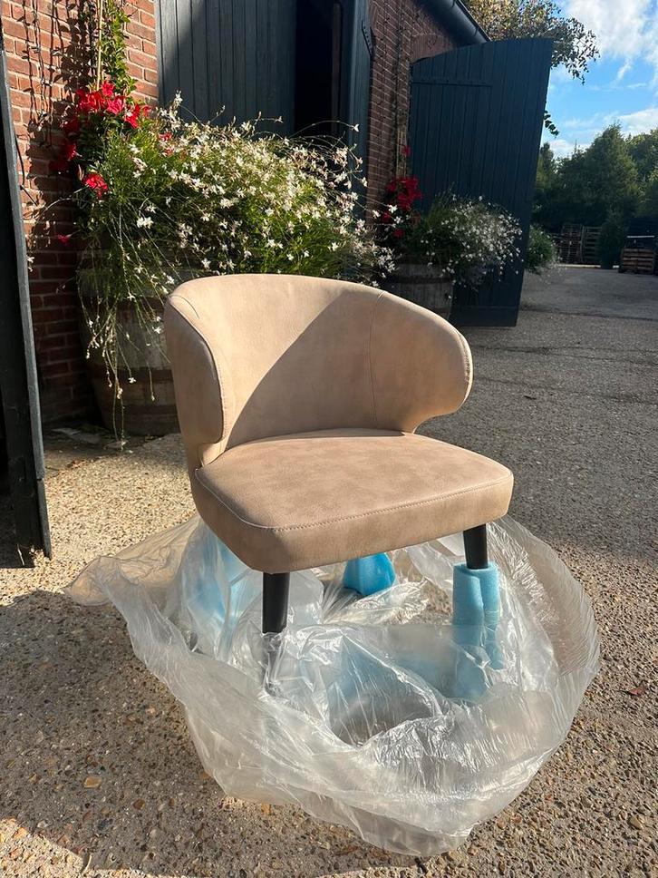 Twee nieuwe PTMD stoelen fiori sand. Vegan leer, Huis en Inrichting, Stoelen, Zo goed als nieuw, Ophalen