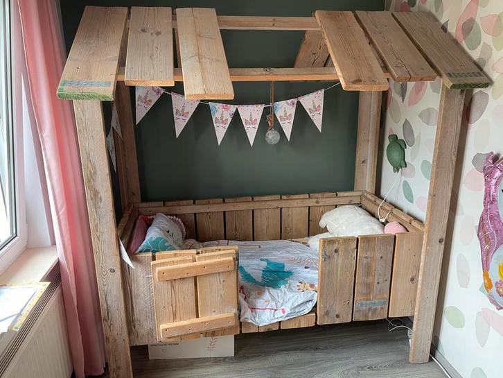 Peuterbed, van steigerhout, Kinderen en Baby's, Kinderkamer | Bedden, Zo goed als nieuw, 180 cm of meer, 70 tot 85 cm, Matras