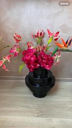 Zijde bloemen met vaas, Ophalen, Zo goed als nieuw