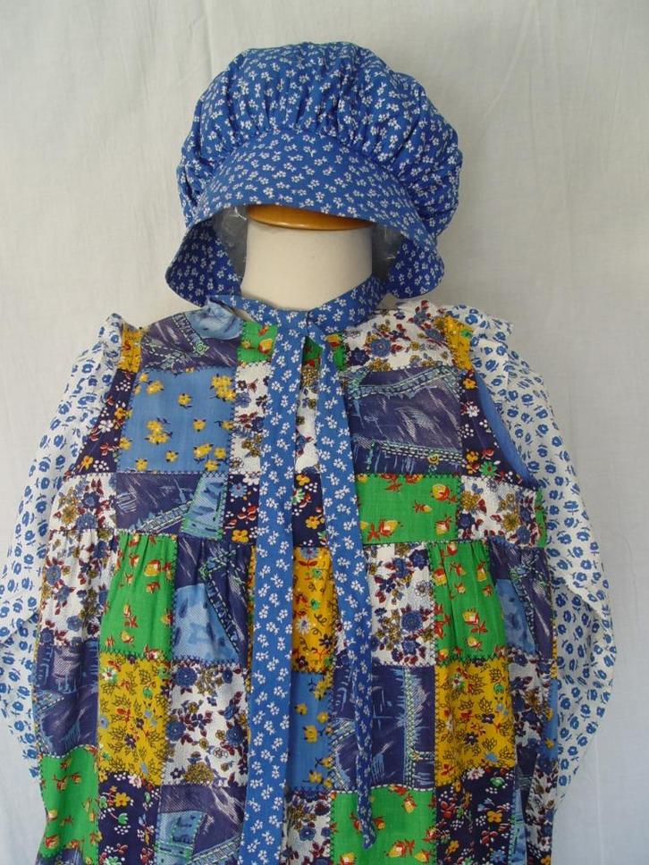 Uniek  Holly Hobby Pak. Jurk, broek, schort, en de muts, Kinderen en Baby's, Carnavalskleding en Verkleedspullen, Zo goed als nieuw