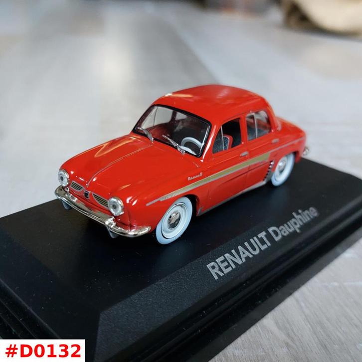 Renault Dauphine - IXO Altaya 1:43 i.z.g.s. in display case, Hobby en Vrije tijd, Modelauto's | 1:43, Zo goed als nieuw, Auto