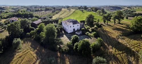 Te koop: boerderij in Italië, zeer geschikt voor 4 app.!!, Huizen en Kamers, Buitenland, Italië, Overige soorten, Landelijk
