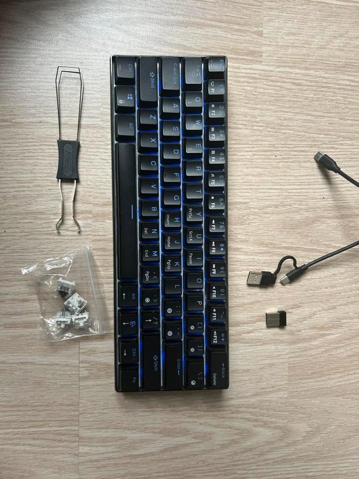 RK61 gaming toetsenbord (bruine switches), Computers en Software, Toetsenborden, Zo goed als nieuw, Qwerty, Gaming toetsenbord