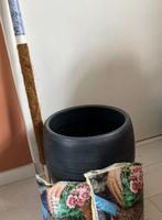 Grote zwarte pot met Monstera plant, Ophalen of Verzenden, Zo goed als nieuw, Rond, Aardewerk