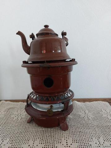 Antieke Petroleumstel met Ketel beschikbaar voor biedingen