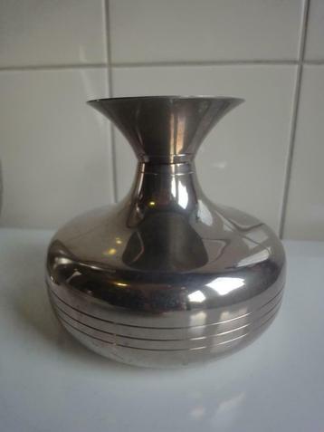VAASJE CHROOM VAAS METAAL, OUD VAASJE beschikbaar voor biedingen