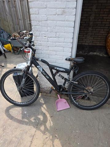 Jongens fiets beschikbaar voor biedingen