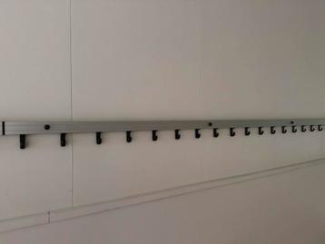 Lange kapstokken 8 stuks totaal,119cm en 238cm lengte beschikbaar voor biedingen