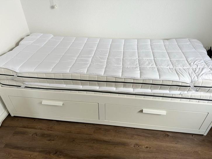 IKEA Brimnes Uitschuifbed 90x200 + Sultan Matrassen, Huis en Inrichting, Slaapkamer | Bedden, Gebruikt, Tweepersoons, 90 cm, 200 cm