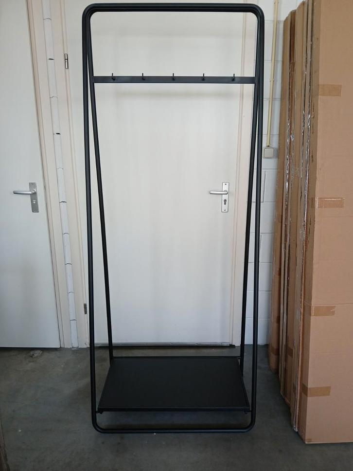 By-Boo C.Rack Kledingrek - Zwart Metaal nieuw in doos, Huis en Inrichting, Woonaccessoires | Kapstokken, Nieuw, Staande kapstok