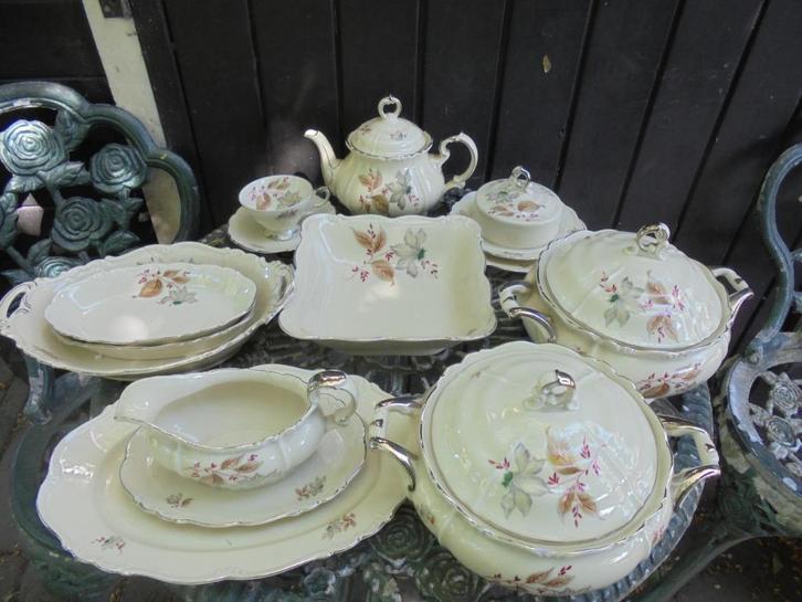 Serviesdelen Edelstein Maria-Theresia Bavaria witte bloem, Antiek en Kunst, Antiek | Servies los, Ophalen of Verzenden