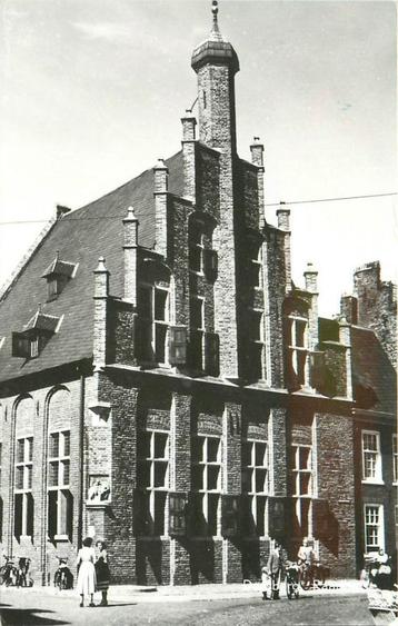 (387-232-033) Doesburg Raadhuis beschikbaar voor biedingen