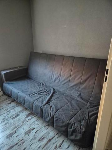 Nette slaapbank met lade beschikbaar voor biedingen