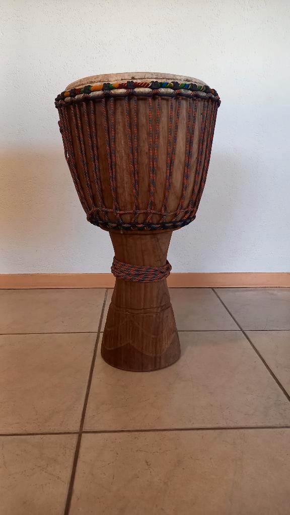 Mooie djembé + african color tas, Muziek en Instrumenten, Percussie, Zo goed als nieuw, Trommel, Ophalen