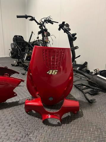 Rode Kappenset Piaggio Zip beschikbaar voor biedingen