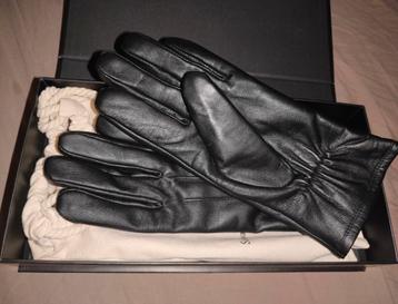 Leren handschoenen met warme fleece voering beschikbaar voor biedingen
