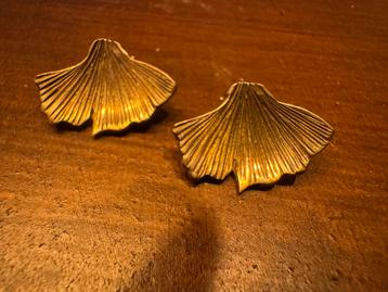 Antiek zilveren schelpen oorbellen beschikbaar voor biedingen