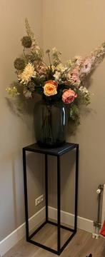 Pilaar met vaas en zijde bloemen, Ophalen, Zo goed als nieuw