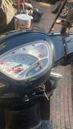 Te Koop Kymco like 50 kleur zwart weinig km bj 2016, Ophalen of Verzenden, Zo goed als nieuw, Like, Benzine