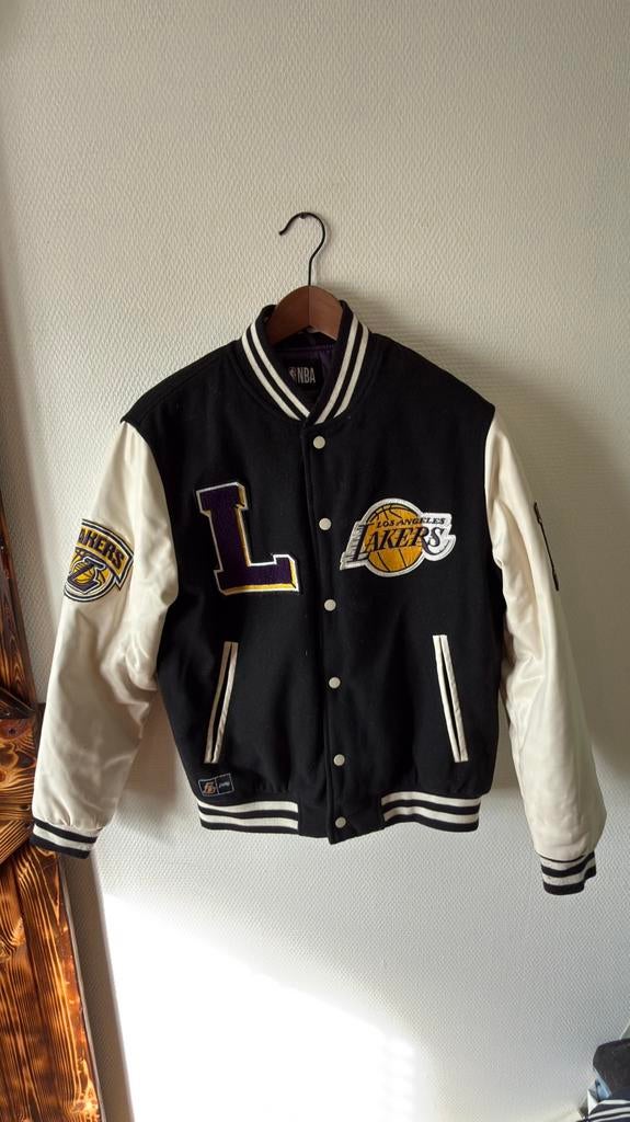Leuke nba LA lakers jas!, Ophalen of Verzenden, Zo goed als nieuw, Maat 36 (S), Overige kleuren