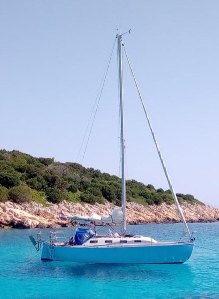 Grinde met ligplaats in Griekenland, Watersport en Boten, Kajuitzeilboten en Zeiljachten, Gebruikt, Tourjacht of Cruiser, Polyester