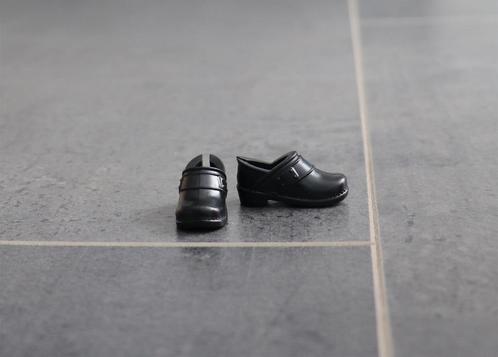 Barbie kleding nieuw - Originele schoenen klompen zwart, Kinderen en Baby's, Speelgoed | Poppen, Nieuw, Barbie, Ophalen of Verzenden