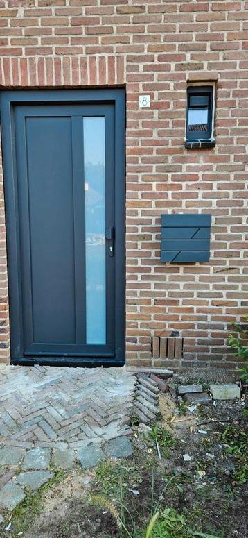 Kunstof voordeur!!! beschikbaar voor biedingen