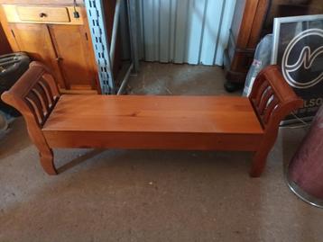 Uniek Vintage Houten Bankje – Karaktervol & Multifunctioneel beschikbaar voor biedingen