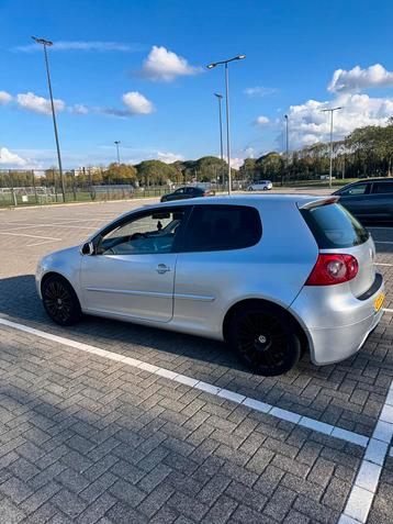 Volkswagen Golf 2.0 FSI 110KW 3D 2004 Grijs beschikbaar voor biedingen