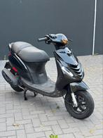 Piaggio zip 2000 I-Get snor, Fietsen en Brommers, Scooters | Piaggio, Zip, Ophalen of Verzenden, Zo goed als nieuw, Benzine