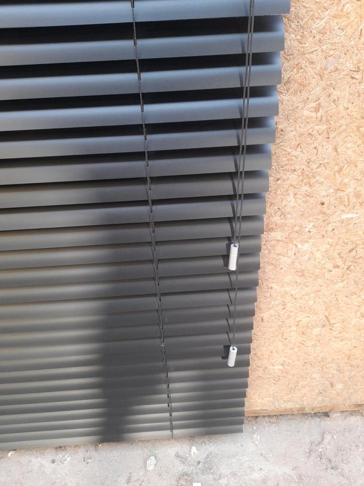 nieuw verano aluminium jaloezieen 50 mm met ladderkoord, Huis en Inrichting, Stoffering | Gordijnen en Lamellen, Nieuw, Minder dan 100 cm