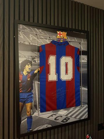 Gesigneerd Barcelona shirt Diego Armando Maradona. beschikbaar voor biedingen