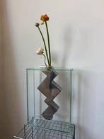 Zeldzaam design vaas aluminium en glas, Overige kleuren, Ophalen of Verzenden, Minder dan 50 cm, Glas