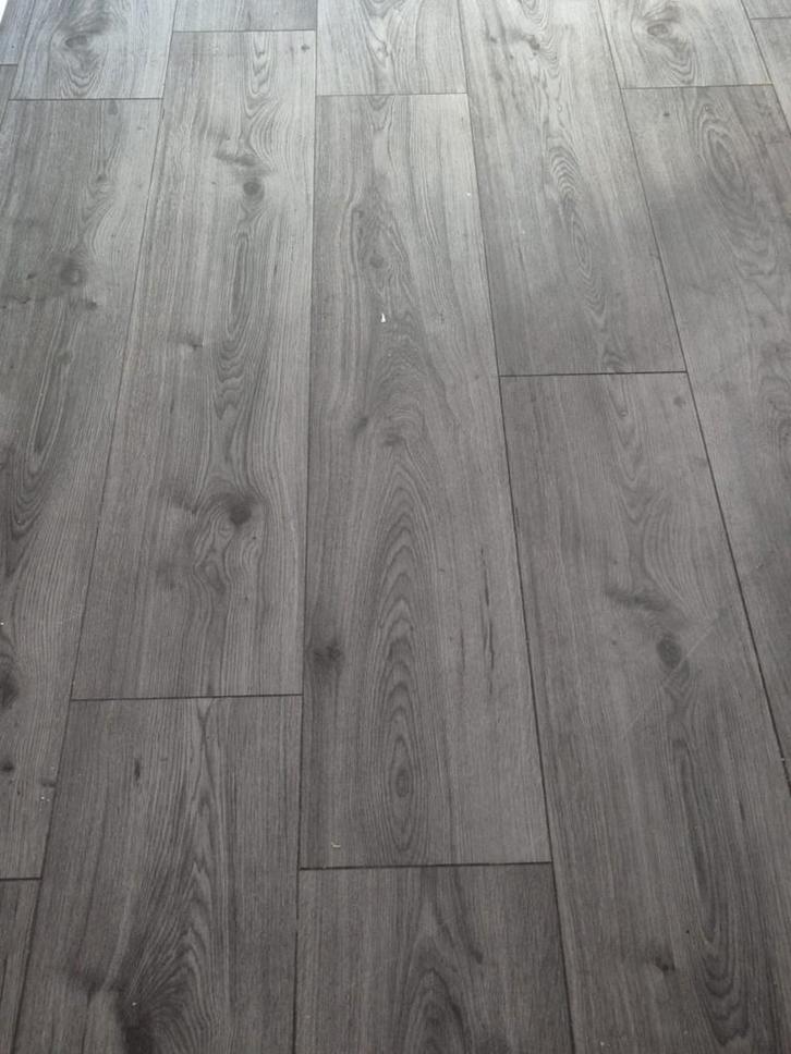 Laminaat grijs, Huis en Inrichting, Stoffering | Vloerbedekking, Zo goed als nieuw, Laminaat, Grijs, Ophalen of Verzenden