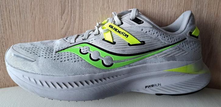 Saucony Guide 16 hardloopschoen Heren 44 (weinig gebruikt ), Sport en Fitness, Loopsport en Atletiek, Gebruikt, Hardloopschoenen