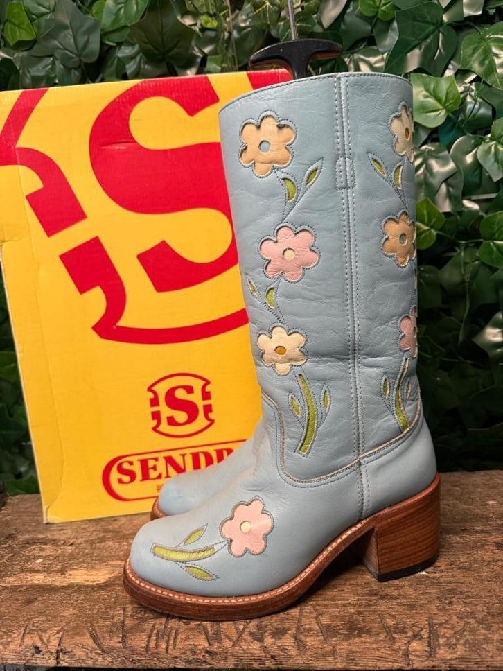 gave vintage blokhak flower laars van Sendra maat 39, Kleding | Dames, Schoenen, Zo goed als nieuw, Hoge laarzen, Blauw, Ophalen of Verzenden