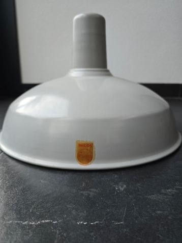 Industriële vintage lampenkap Philips  beschikbaar voor biedingen