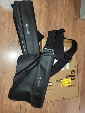 2 waterdichte heuptasjes beschikbaar voor biedingen